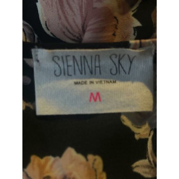 Sienna Sky Floral Wrap Top Size Medium - Picture 5 of 5